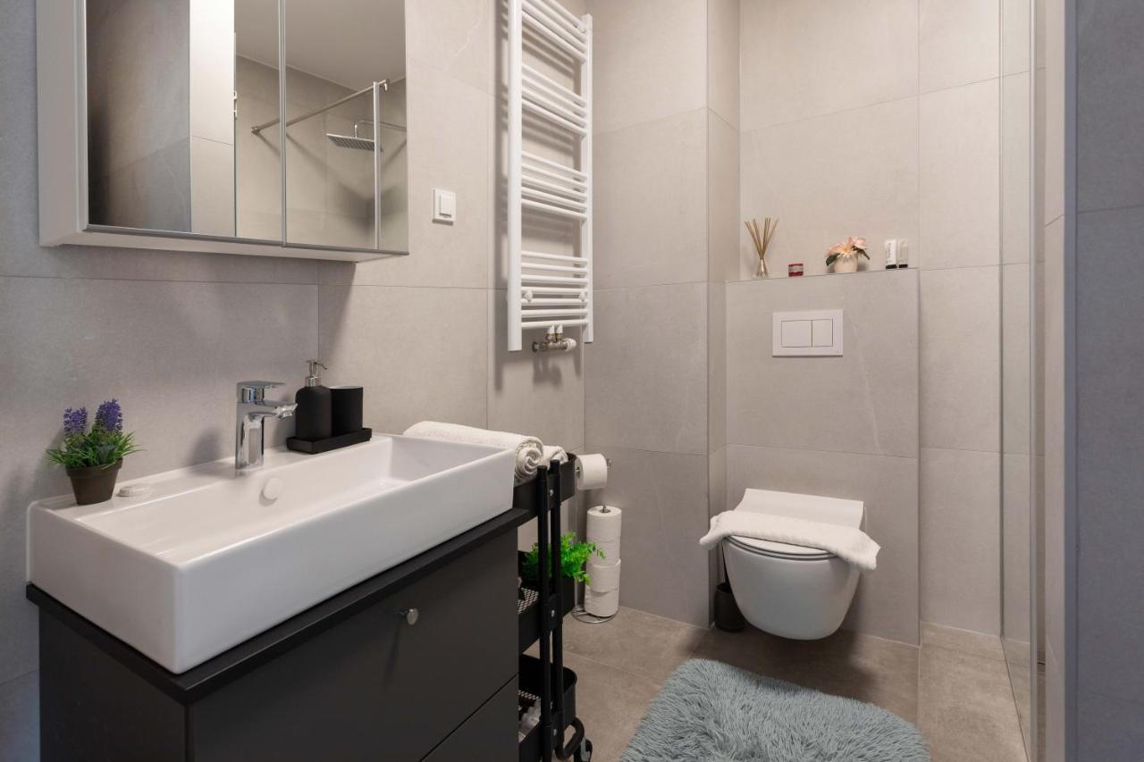 Design 2Bdr Apartment With Balcony- Free Parking Zágráb Kültér fotó